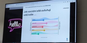 Dobrovolníci do škol i pro veřejnost