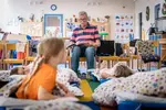 V Česku roste zájem o dobrovolníky v seniorském věku. S důchodem tak pro některé život teprve začíná