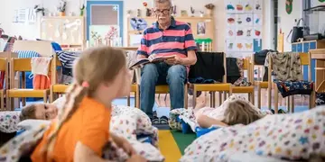 V Česku roste zájem o dobrovolníky v seniorském věku. S důchodem tak pro některé život teprve začíná
