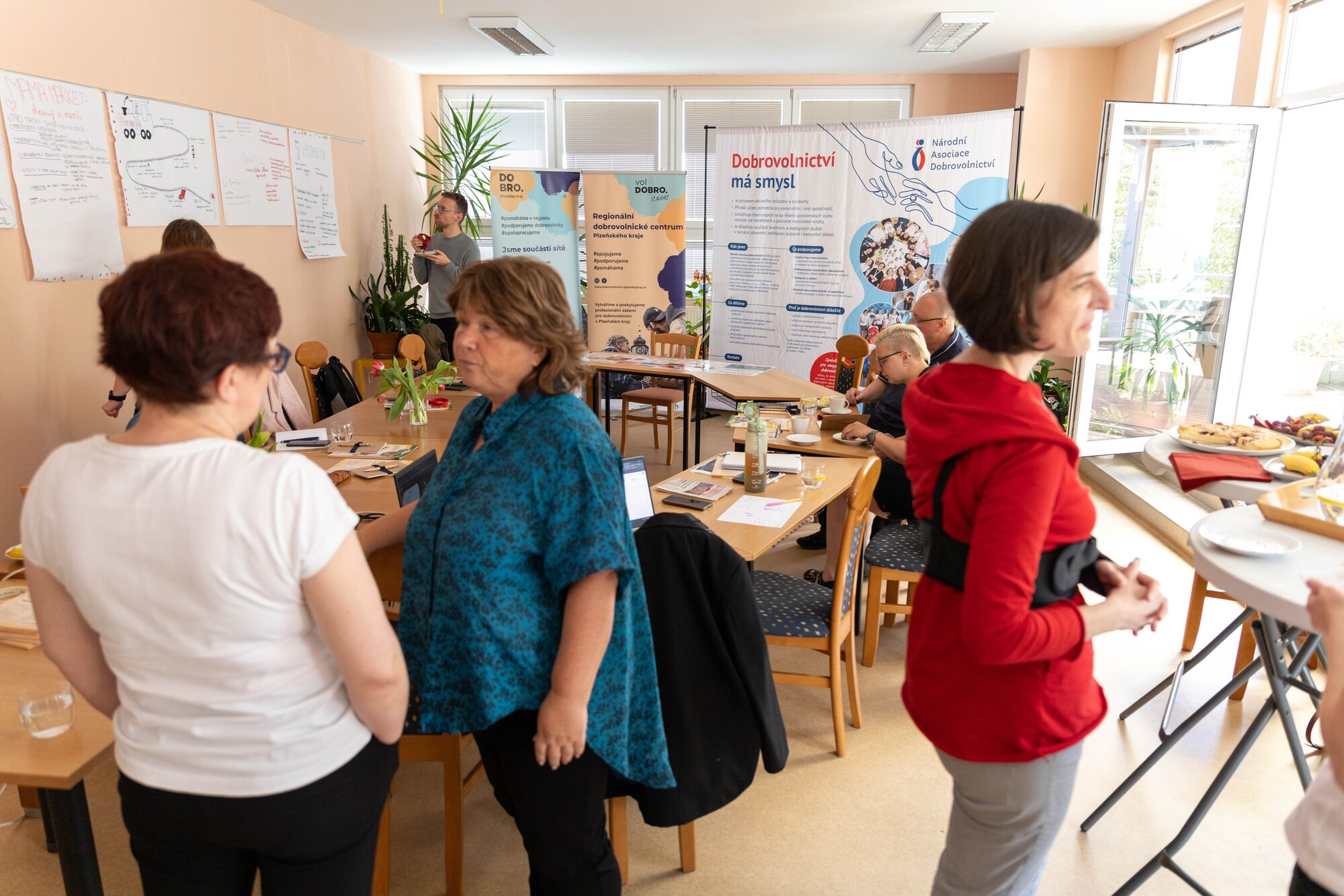 Kulatý stůl Plzeň Kulatý stůl Plzeň
